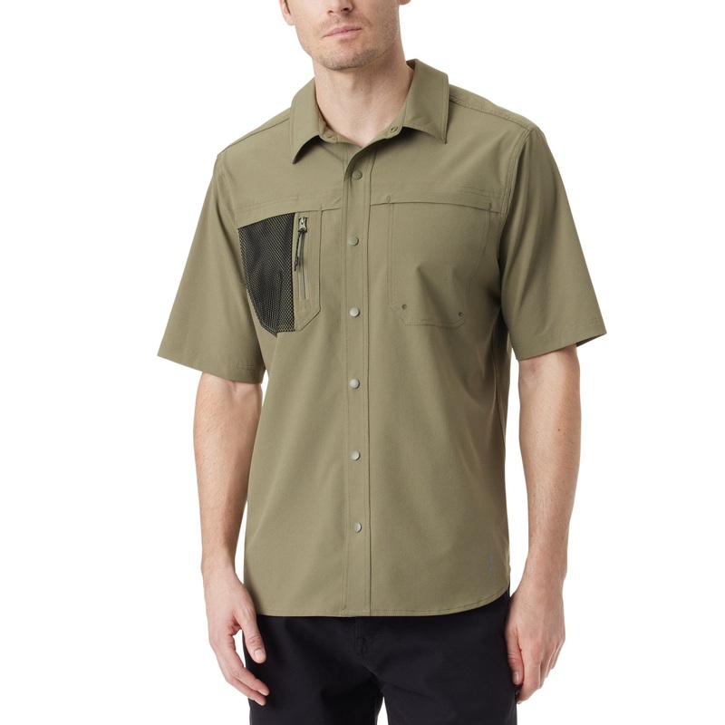 Bass Outdoor Mens Regular fit Short Sleeve Button-Up Shirt Small Green Solid