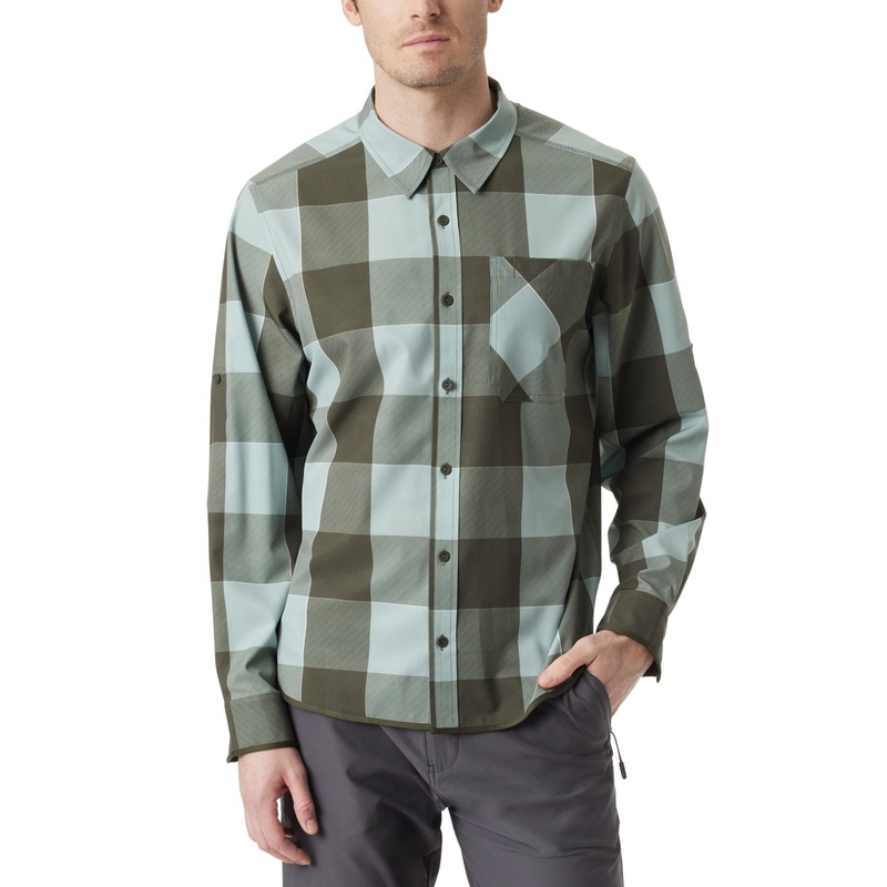 Bass Outdoor Mens Regular fit Long Sleeve Button-Up Shirt Large Green Plaid